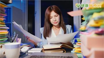 維持大腦健康！專家點名6大NG習慣　自我否定、一心多用都上榜