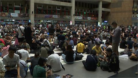 PokemonGO十週年活動強碰颱風　　各地寶友不畏風雨齊聚抓「這隻」
