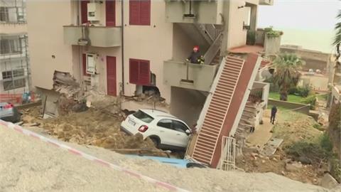 西西里島暴雨襲擊　路段遭洪水沖塌現天坑