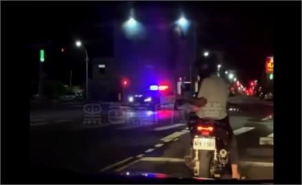 警車無預警路口「360度逆向大迴轉」！誇張畫面曝光…台東分局：為抓危險駕駛