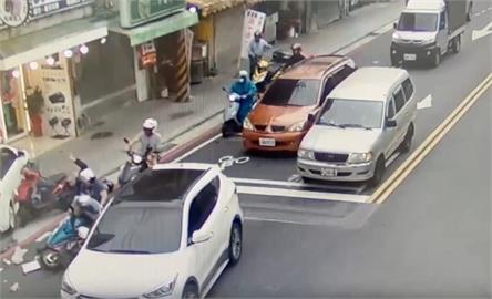 砰！38歲男下班無照開車回家暴衝　撞倒6機車釀6人受傷