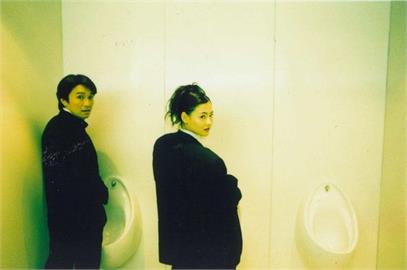 周星馳公開張柏芝廁所合體照「大家想像下是什麼情況」　秒釣女神回1字