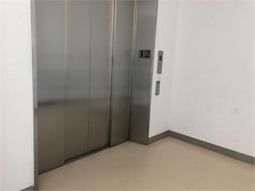 歧視？東京飯店電梯分「日本人用」及「外國人用」挨轟後撤除告示
