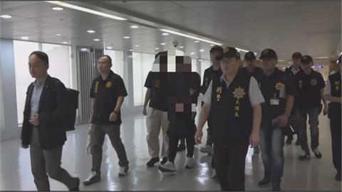 高雄權利車行殺人運屍案 2主嫌逃南韓遭遣返回台