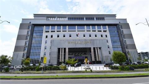 快新聞／女檢座加班摔斷手！怒告彰化地檢署害滑倒　求償百萬判決出爐