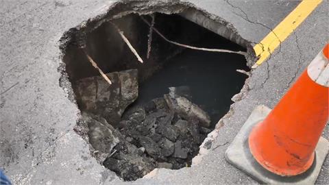快新聞／新北新莊棒球場旁一早現天坑！深達2公尺　路基疑遭掏空