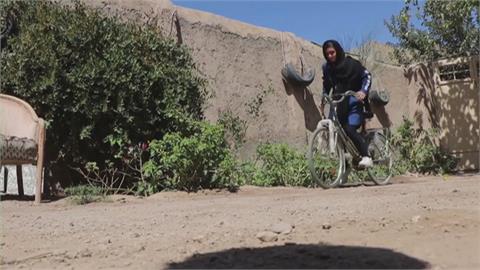 塔利班女權不彰　阿富汗女自行車手被迫棄夢想