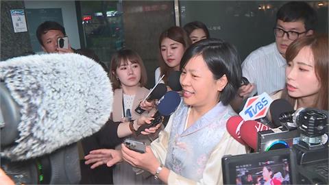 快新聞/李貞秀失言風波!赴民眾黨中評會說明 離開台玻大樓反應曝光
