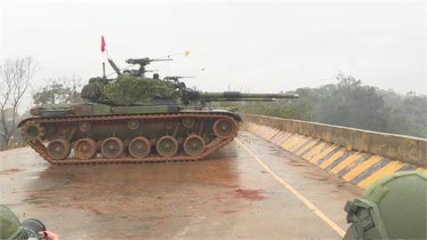 陸軍戰車排實彈操演 　模擬敵軍新竹搶灘登陸