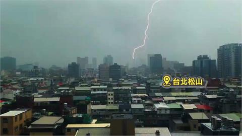 雷雨轟炸！龜山挖土機困南崁溪　松山機場暫停地面作業