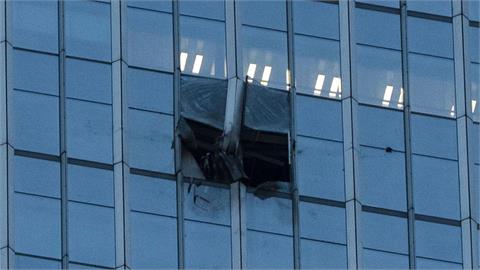 北京最高樓「中國尊」遭飛機撞擊！外牆破洞、殘骸四散⋯官方1舉動不尋常