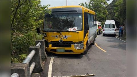 快新聞／北投公車上山打滑撞護欄！15人輕傷緊急送醫