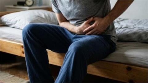 男子興起將「24顆珠子塞進尿道」！醫生檢查驚見「18公分珠鍊」已…下場曝光