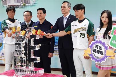 中職／台鋼雄鷹選手、啦啦隊女孩　深耕高雄攜手警察局「打擊詐騙」