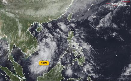鋒面緊逼雨越晚越大！氣象粉專曬衛星雲圖曝「熱帶擾動91W」侵台機率