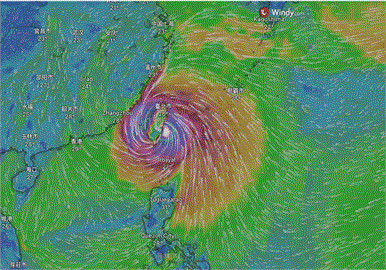 康芮搶灘上岸「海空驚天反差」被直擊！暴風雨前「一抹橘」劃破天際