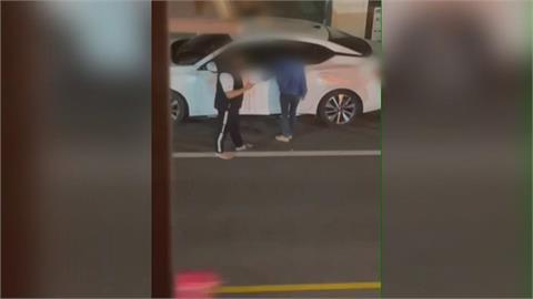 債務糾紛！台中男返家遇債主遭砍傷　雙方上演街頭械鬥