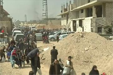 敘軍密集空襲 大批平民逃離東古塔
