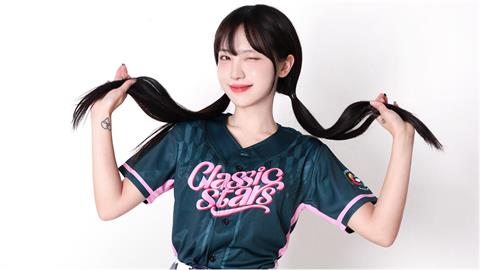 經典賽(影)／在大巨蛋露香肩跳「精武門」　韓籍女神朴恩惠帥翻全網：快給合約