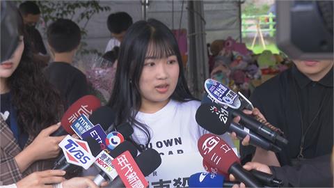 快新聞／三峽車禍亡者頭七！民團摺白紙鶴哀悼　高喊：望政府做制度改革