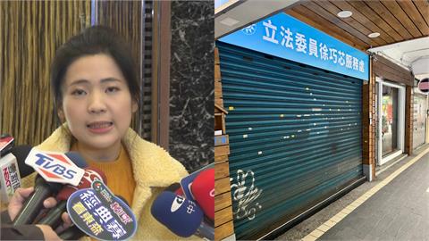 徐巧芯宣布「全面代收罷綠連署書」！他衝服務處見1景象酸：要記得開門欸？