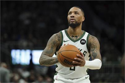 NBA(影)／公鹿季後賽首戰火力不夠猛　傳「小李飛刀」可望第二戰復出