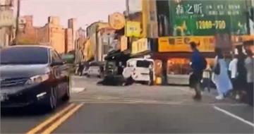 12歲女童快步過馬路遭酒駕騎士撞飛　路人急擋車救援