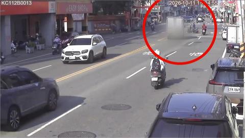 高雄鳳山死亡車禍！　77歲男騎車遭小貨車撞上送醫不治