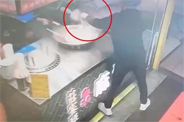 莊家班麻油雞10店面湯底被倒不明粉末　3人落網恐與「賭債」有關