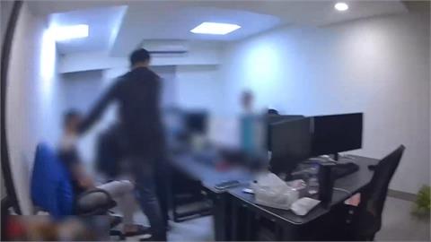 假打工之名！網路招攬賭客　警攻堅抄機房逮13人