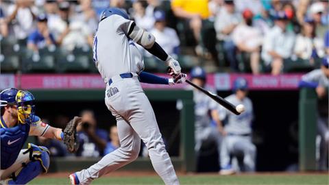 MLB(影)／幸運接到大谷55轟球卻要賣掉？粉絲「搶到頭擦破皮」：為了孩子我會賣