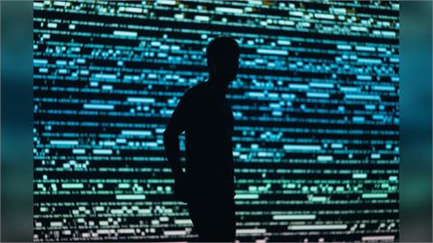 電影情節成真？AI聊天機器人「耍詭計」　研究：無視人類指令、說謊案例攀升