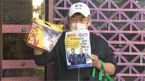 快新聞／藍營退將涉選舉舞弊？關廟麵160元義賣僅10元　民眾怒告開嗆了