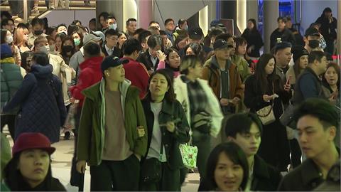 阿妹演場會終場拚跨年　粉絲抓時間避離場人潮