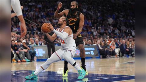NBA(影)/我們就是打爆「他」!尼克總教練布朗賽後分享第四節逆轉的關鍵