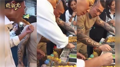 沒衛生！黃國昌咬完鳥蛋竟「放回刷醬」　店家超無奈：來不及阻止