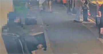 最新畫面曝!張文北車犯案前租屋處搬汽油彈 身穿灰色雨衣