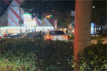 【有片】火爆畫面曝！疑行車糾紛　一言不合竟開車衝撞