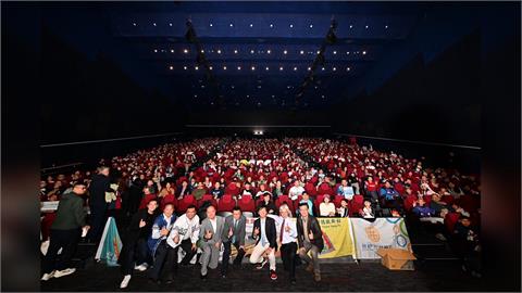 中山扶輪社包廳看"冠軍之路"  逾700人集體進場觀賞!