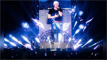 J.Sheon電音趴開唱「背後突冒火」 舞台驚魂場面曝：以為是下雨