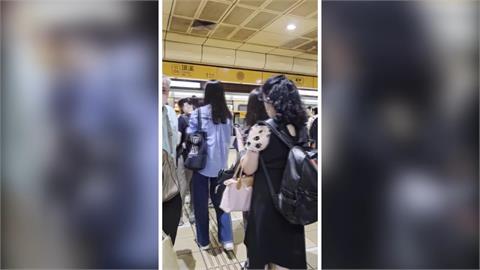 北捷台北橋站「異物卡門」停駛　又擠爆！千名乘客塞月台等接駁