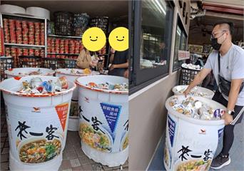 巨型杯麵超吸睛！連假2天吃掉4萬碗　南投石龍宮「泡麵土地公」再掀熱潮