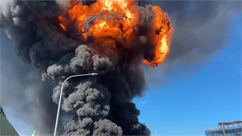 快新聞／台南山上工廠大火爆炸！　濃煙直竄天際「宛如蕈狀雲」