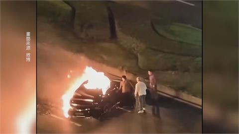 車門打不開！小米ＳＵ７電動車車禍起火　駕駛受困命喪火窟