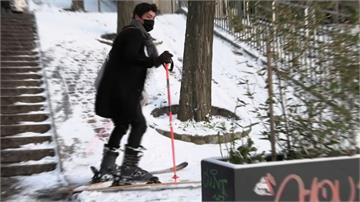 巴黎積雪厚達2公分 蒙馬特高地滑雪客出籠