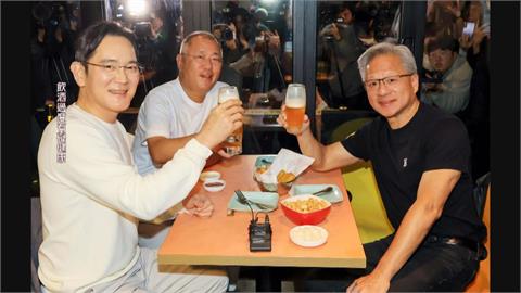 辣個男人來了！南韓炸雞高峰會　黃仁勳和「這2人」喝酒全被拍