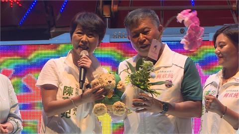 陳亭妃站台李天生送上「妃妃熊」　網友歪樓好想要