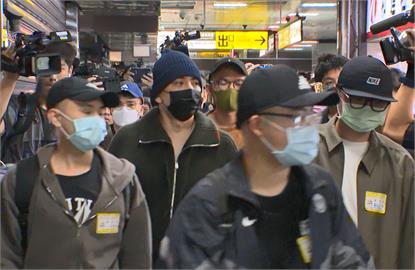 王大陸入伍了！　壓線現身北車赴成功嶺服一年替代役