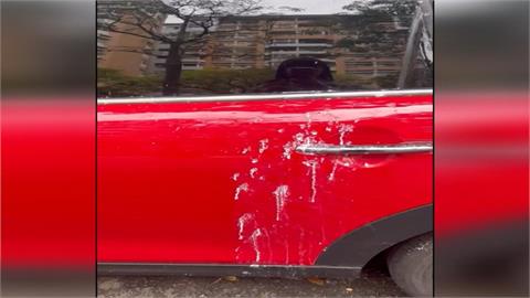 愛車停收費空地遭「滴三秒膠」 車主怒報警、警方調查結果出爐