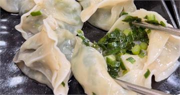 韭菜水餃沒有肉！1顆7元他踩雷喊「去搶比較快」　店家：有肉會標示
